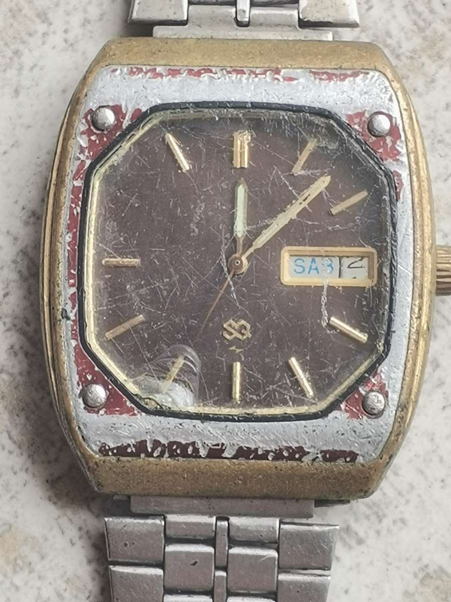 VINTAGE SEIKO MENS WATCH - WORKING BUT SELLING FOR SPARES AS IS