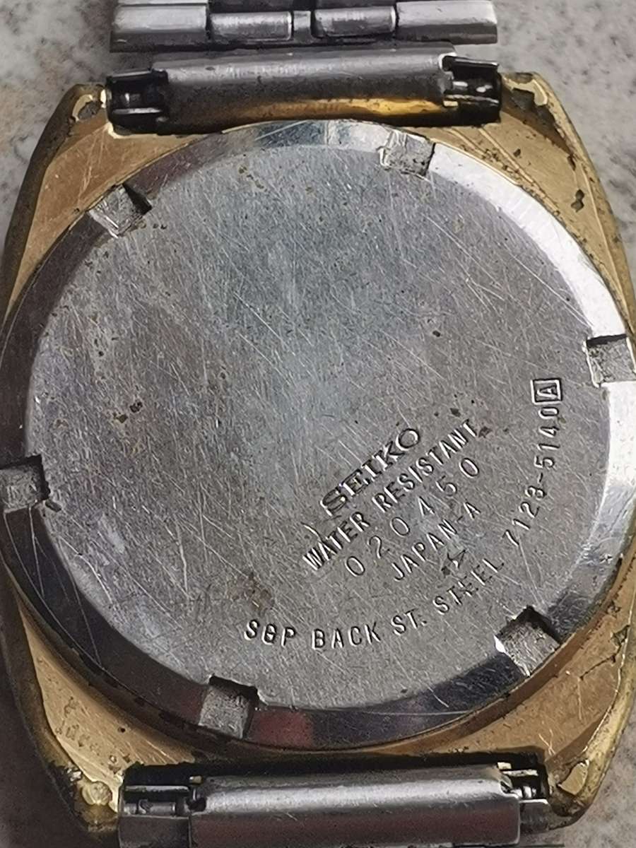 VINTAGE SEIKO MENS WATCH - WORKING BUT SELLING FOR SPARES AS IS