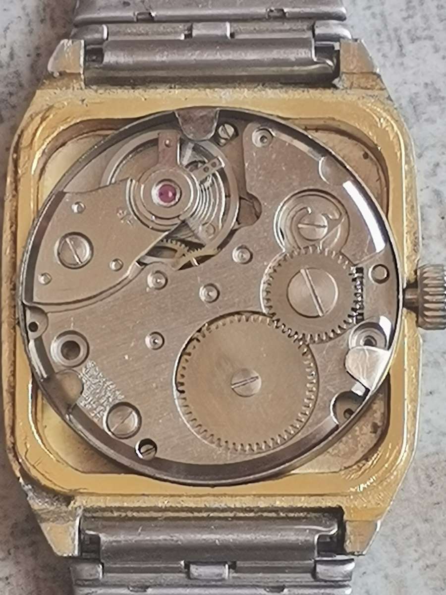 VINTAGE SEIKO MENS 21 JEWELS WATCH - RUNS AND STOPS