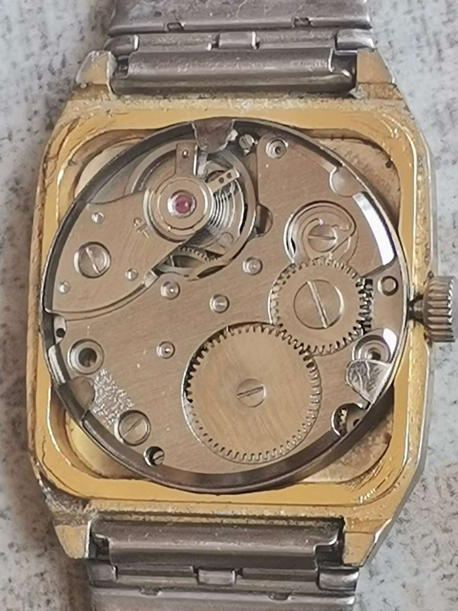 VINTAGE SEIKO MENS 21 JEWELS WATCH - RUNS AND STOPS