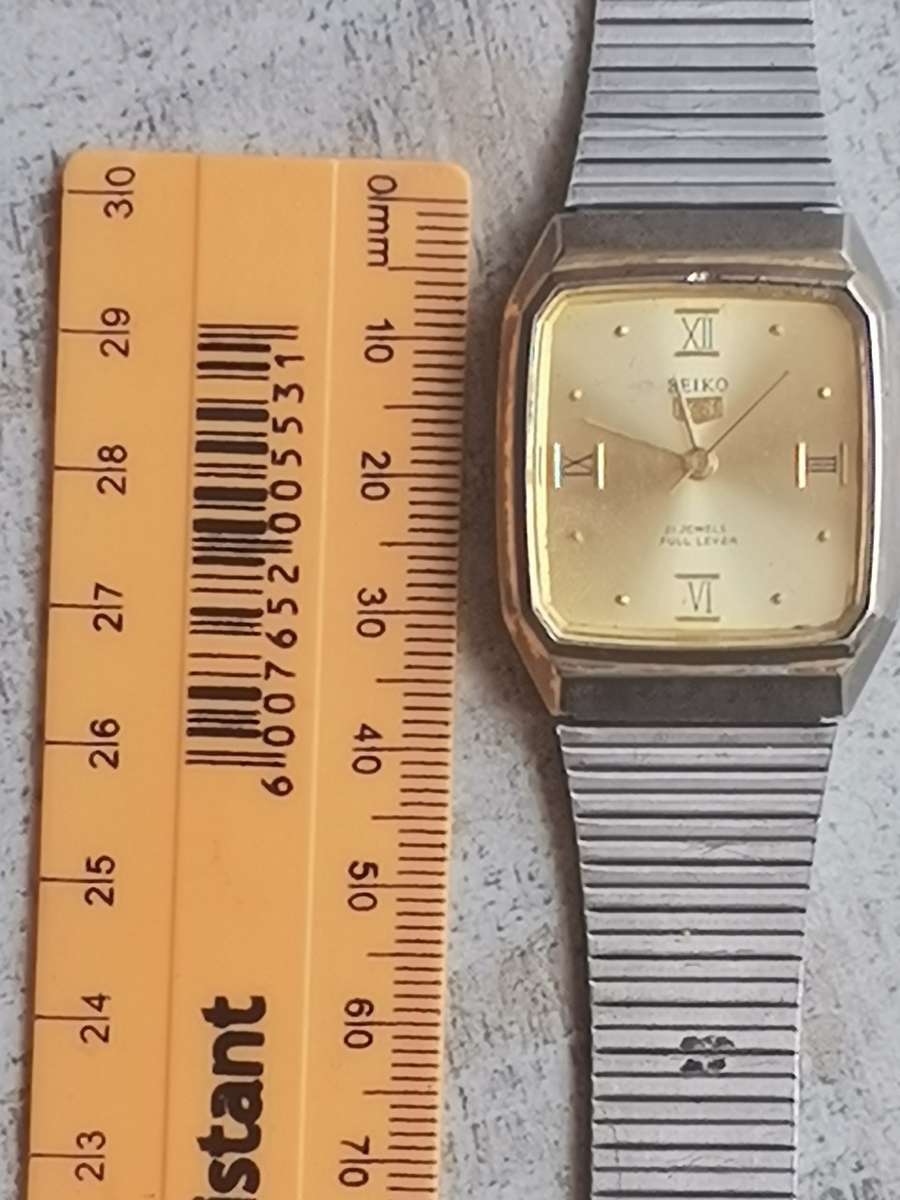 VINTAGE SEIKO MENS 21 JEWELS WATCH - RUNS AND STOPS