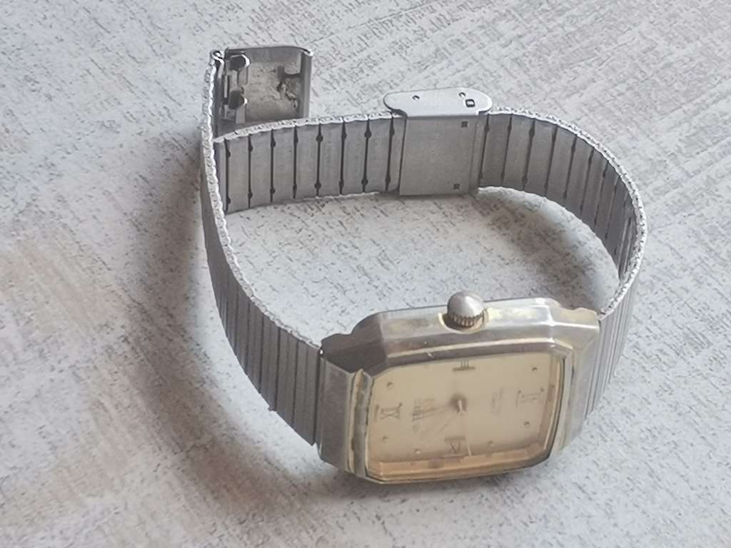 VINTAGE SEIKO MENS 21 JEWELS WATCH - RUNS AND STOPS