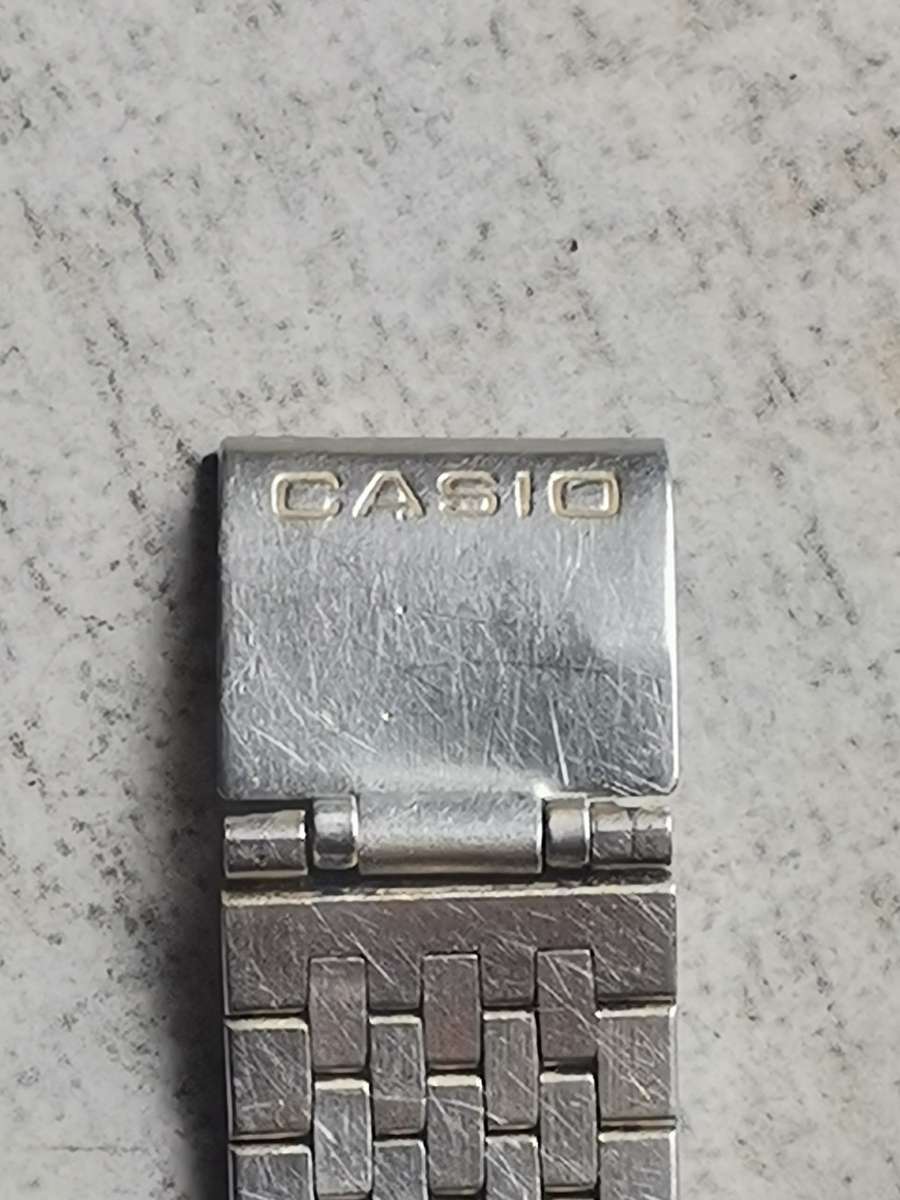 MENS VINTAGE CASIO ANALOG/DIGITAL WATCH IN EXCELLENT WORKING CONDITION