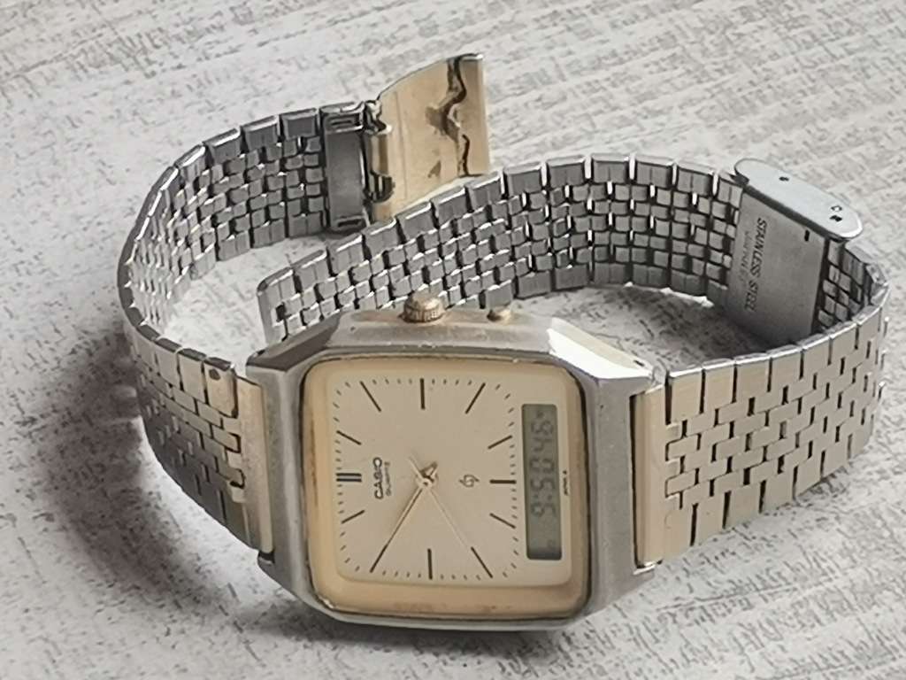 MENS VINTAGE CASIO ANALOG/DIGITAL WATCH IN EXCELLENT WORKING CONDITION