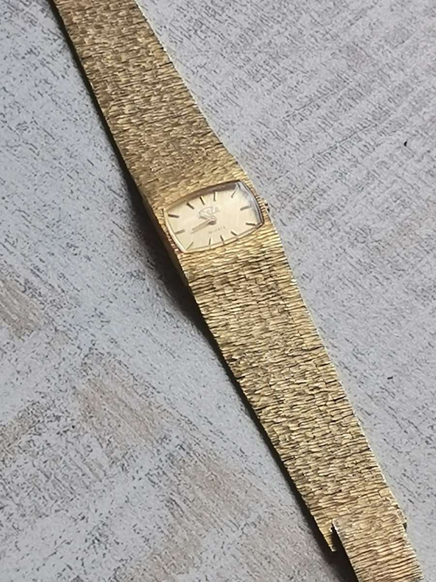 VINTAGE SHARP LADIES GOLD PLATED WATCH IN EXCELLENT WORKING CONDITION