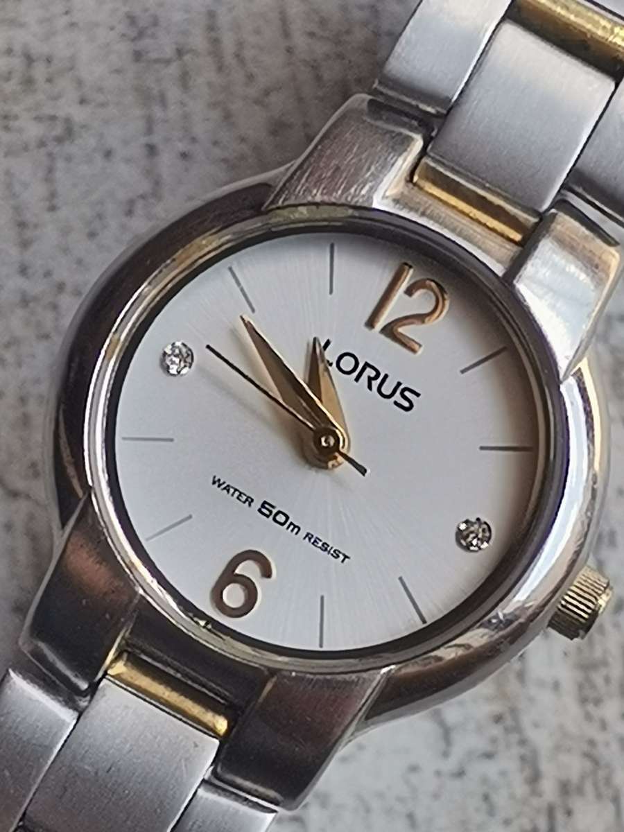 STUNNING LORUS 2 TONE LADIES WATCH IN EXCELLENT WORKING CONDITION