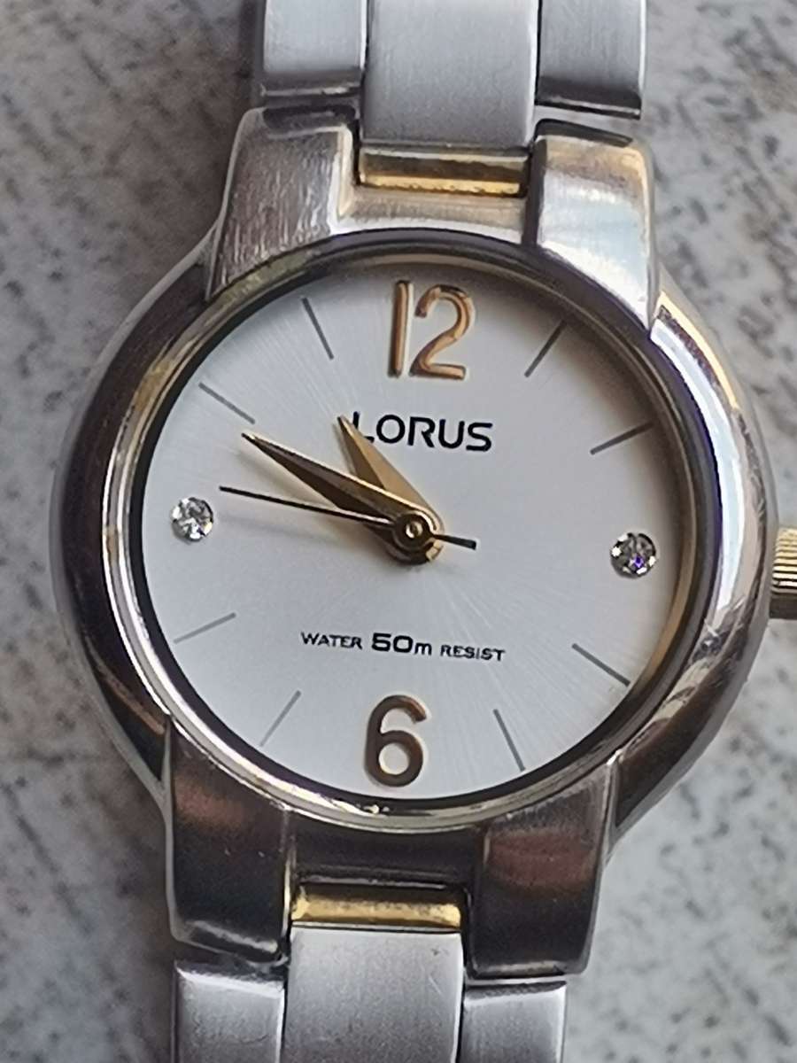 STUNNING LORUS 2 TONE LADIES WATCH IN EXCELLENT WORKING CONDITION