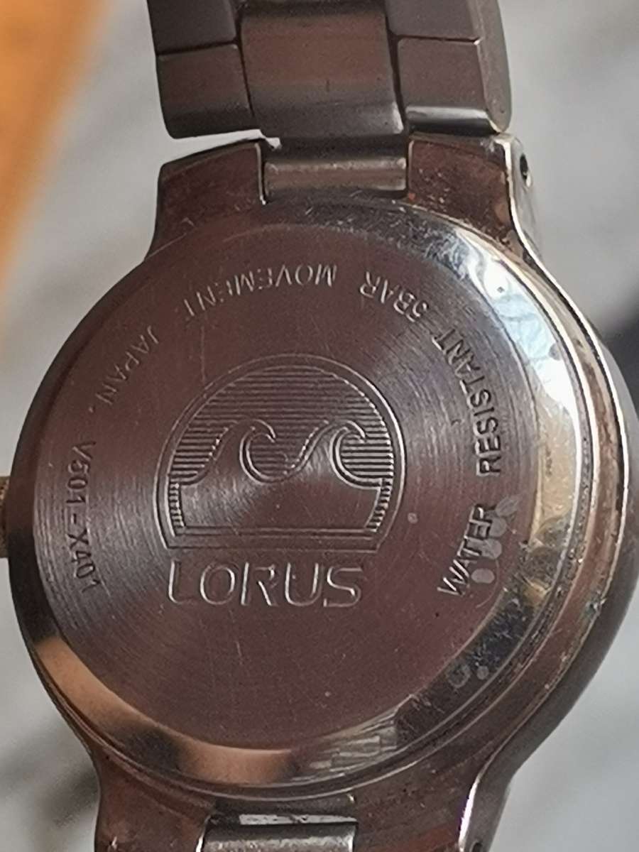 STUNNING LORUS 2 TONE LADIES WATCH IN EXCELLENT WORKING CONDITION