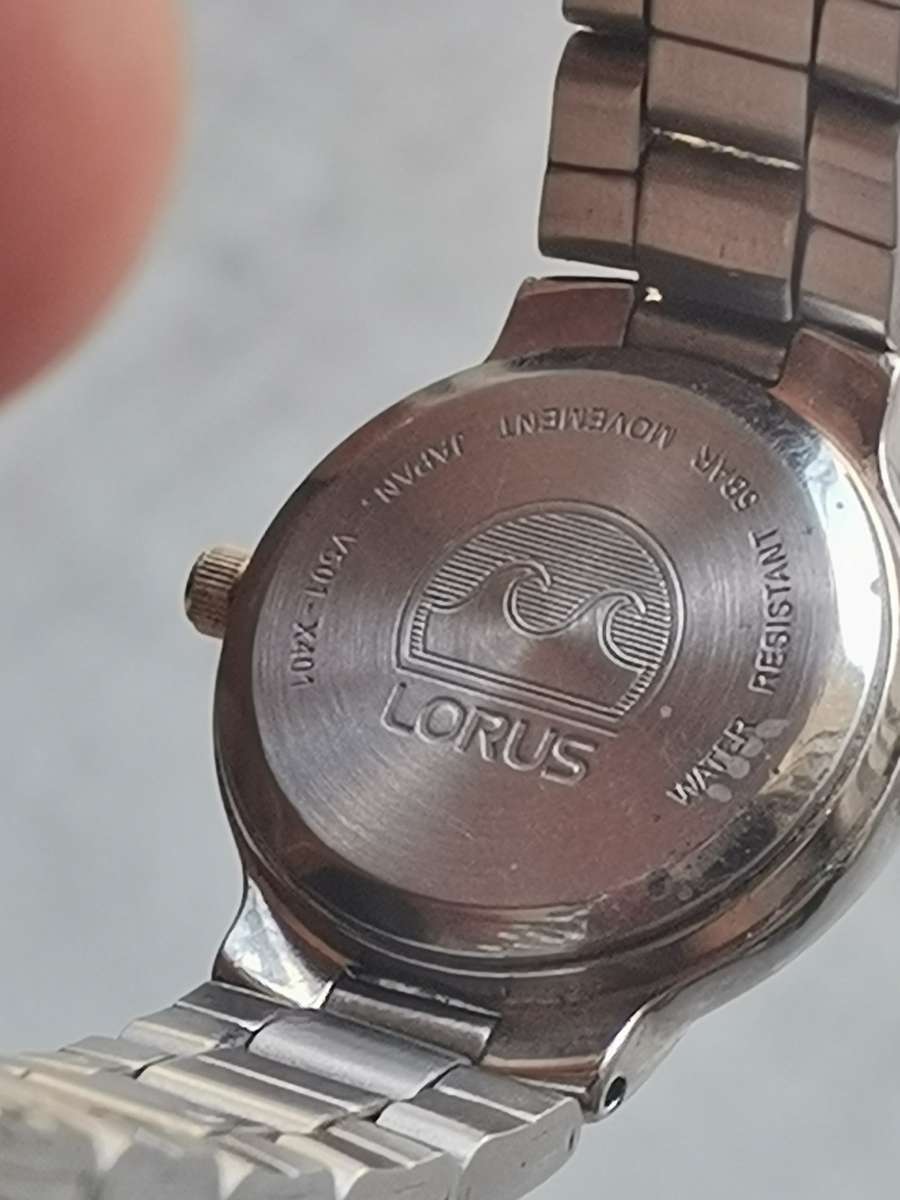 STUNNING LORUS 2 TONE LADIES WATCH IN EXCELLENT WORKING CONDITION