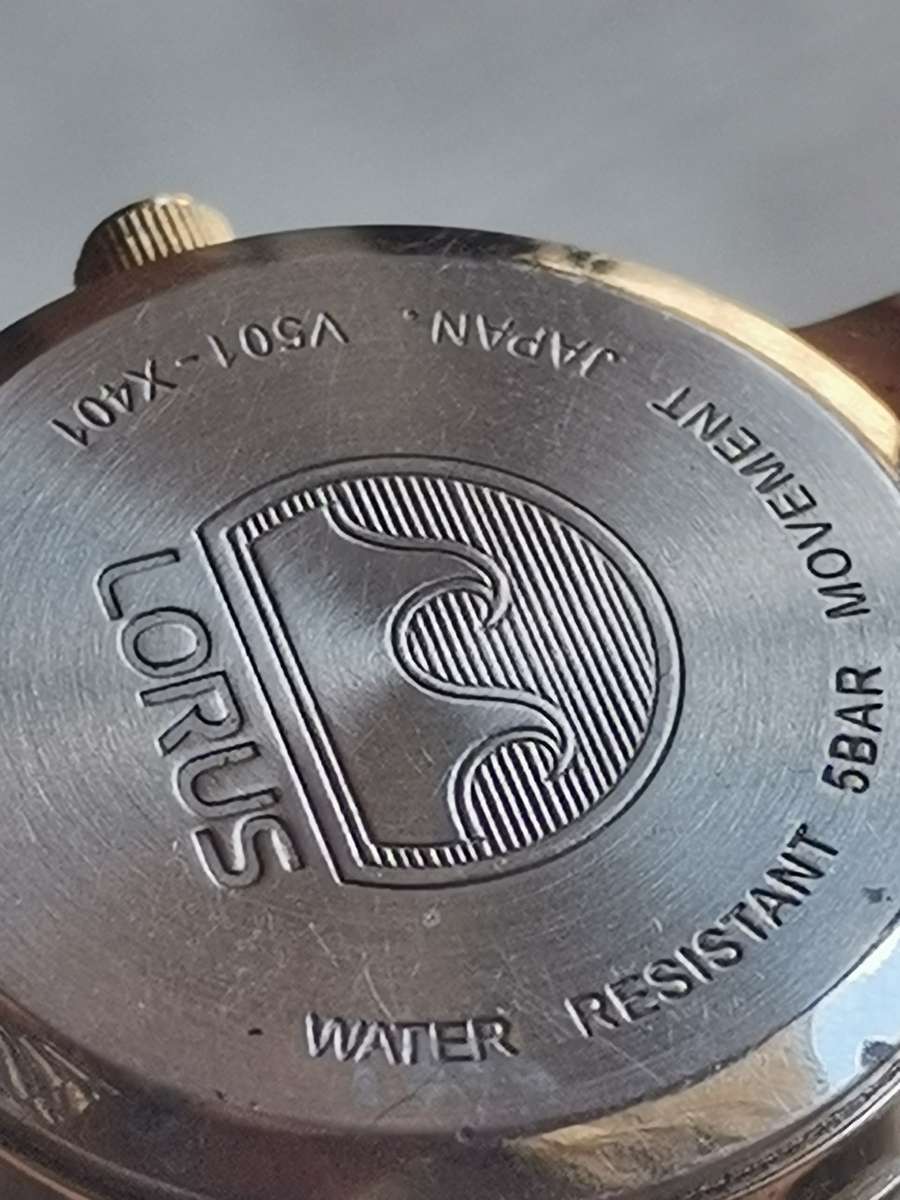 STUNNING LORUS 2 TONE LADIES WATCH IN EXCELLENT WORKING CONDITION