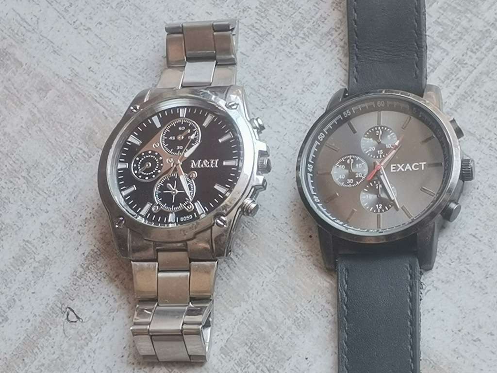 MENS WATCH SET IN EXCELLENT WORKING CONDITION - BIDDING FOR BOTH