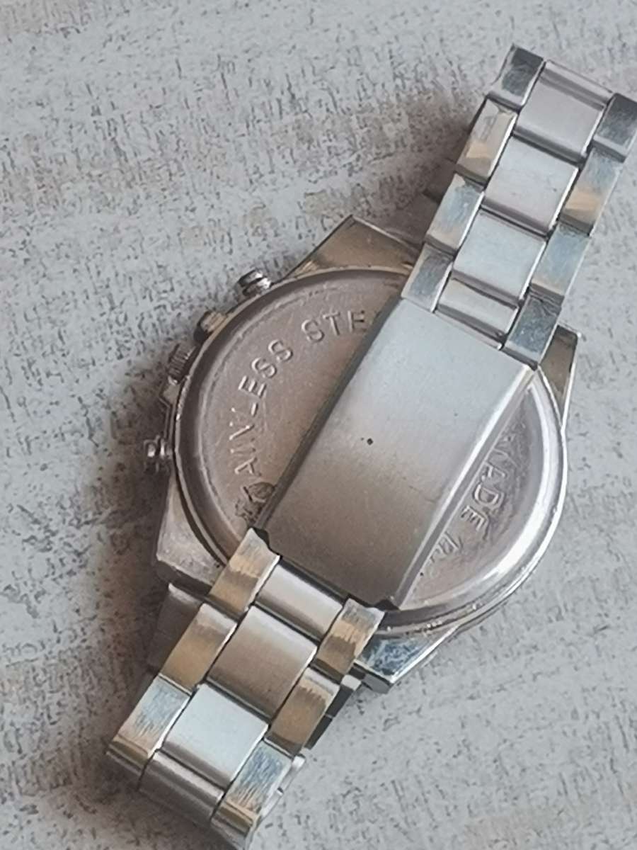 MENS WATCH SET IN EXCELLENT WORKING CONDITION - BIDDING FOR BOTH