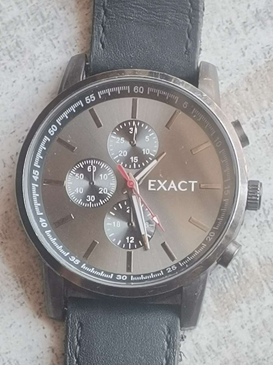 MENS WATCH SET IN EXCELLENT WORKING CONDITION - BIDDING FOR BOTH