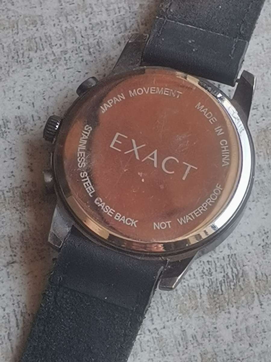 MENS WATCH SET IN EXCELLENT WORKING CONDITION - BIDDING FOR BOTH