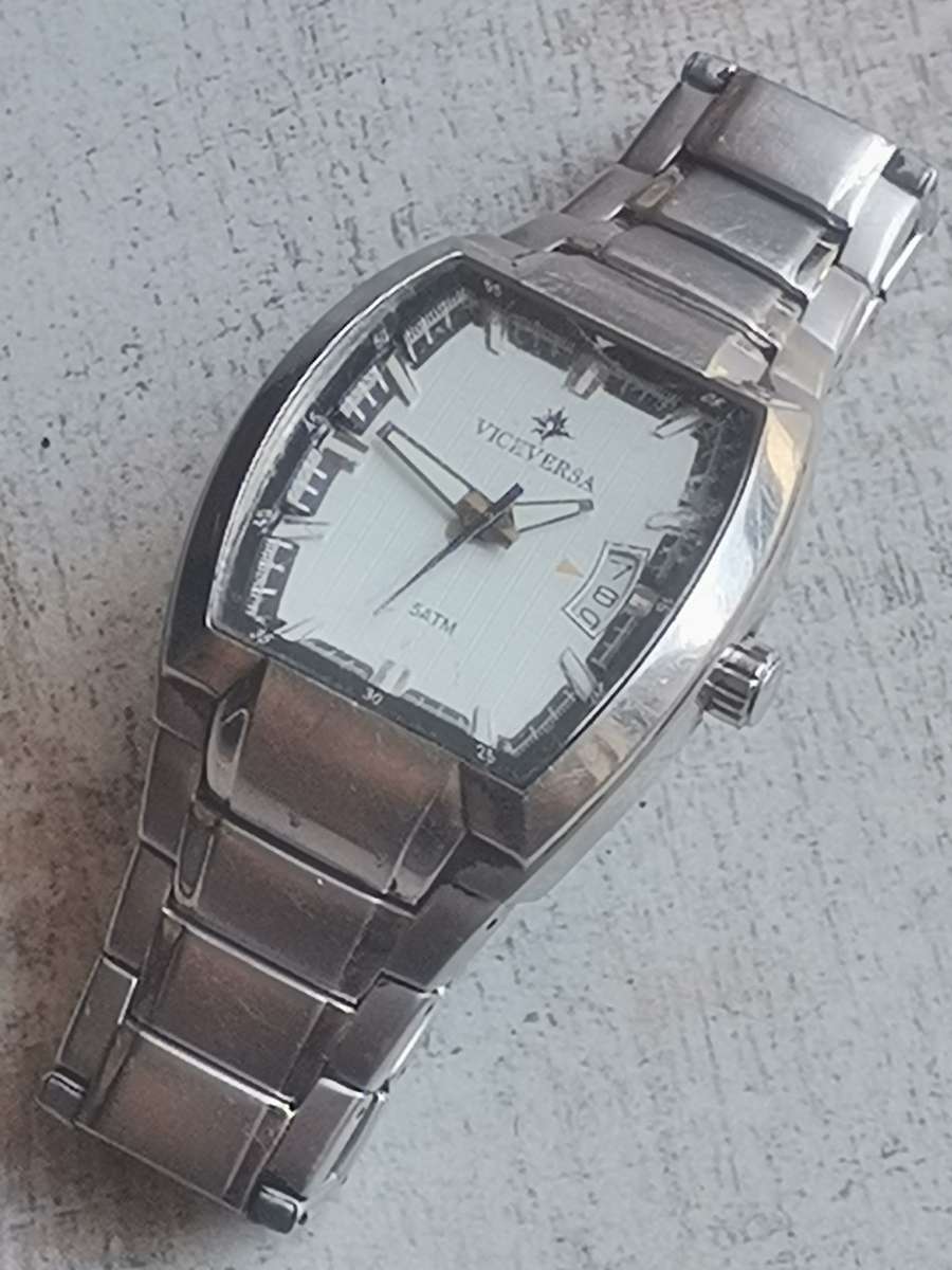 VICE VERSA MENS STAINLESS STEEL WATCH IN EXCELLENT WORKING CONDITION