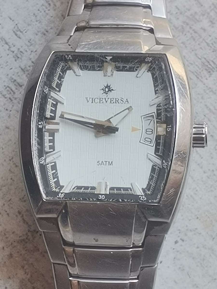 VICE VERSA MENS STAINLESS STEEL WATCH IN EXCELLENT WORKING CONDITION