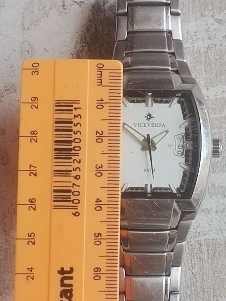 VICE VERSA MENS STAINLESS STEEL WATCH IN EXCELLENT WORKING CONDITION