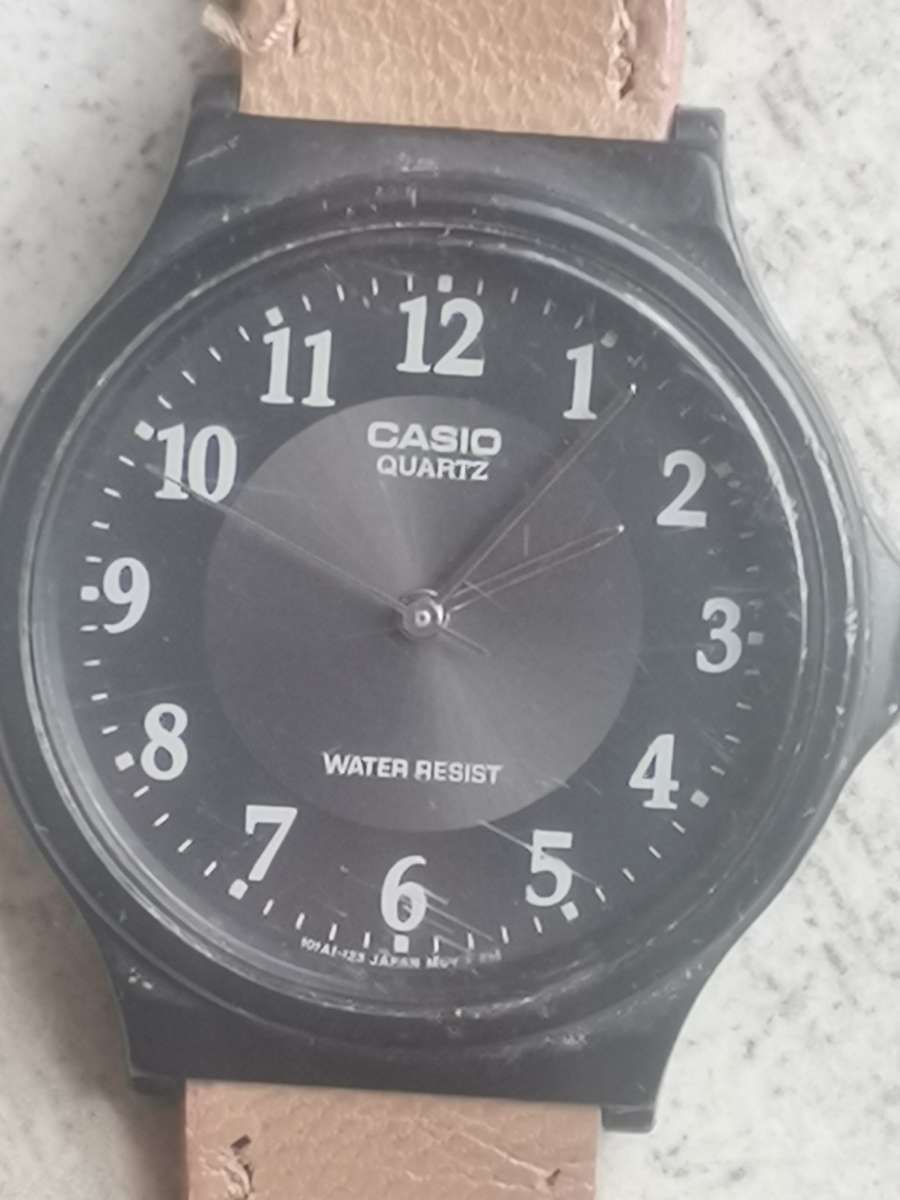 CASIO MENS WATCH IN EXCELLENT WORKING CONDITION