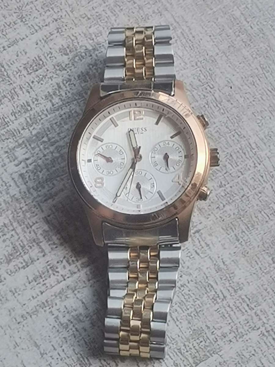 GUESS MENS CHRONOGRAPH WATCH IN EXCELLENT WORKING CONDITION