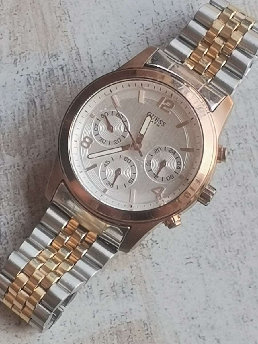GUESS MENS CHRONOGRAPH WATCH IN EXCELLENT WORKING CONDITION