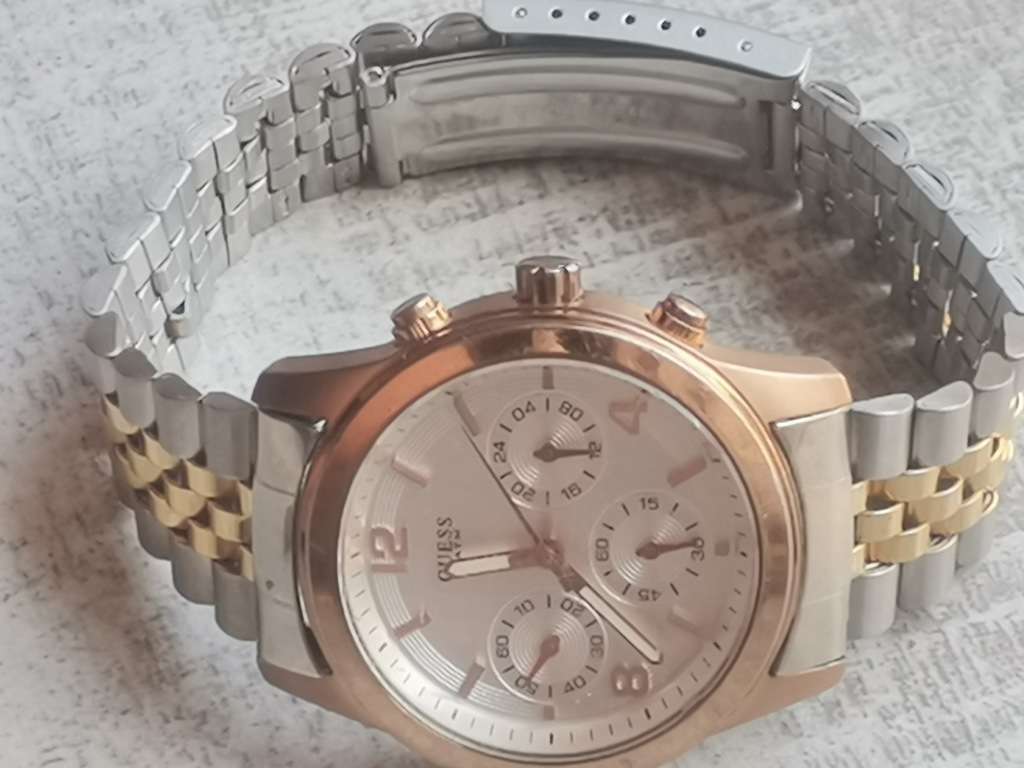 GUESS MENS CHRONOGRAPH WATCH IN EXCELLENT WORKING CONDITION