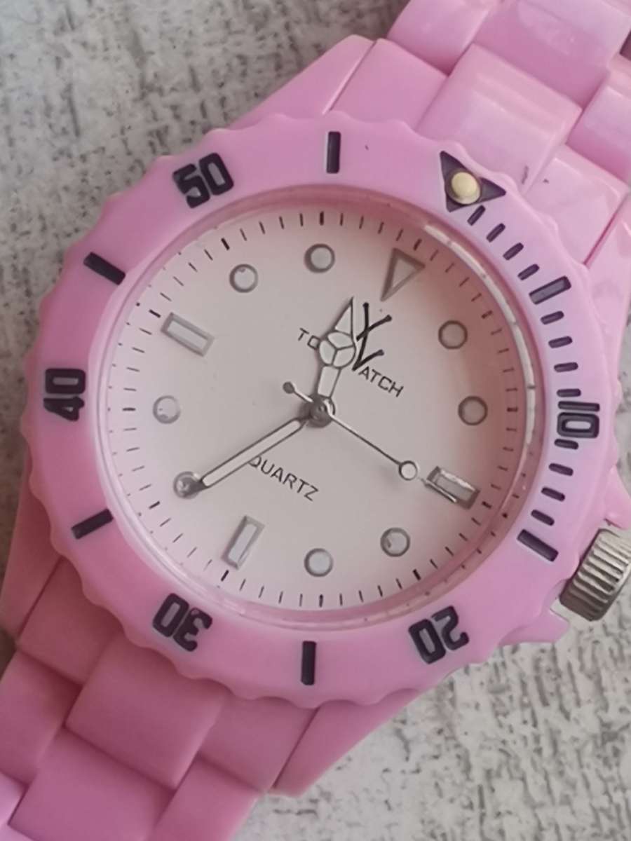 GIRLS PINK TOY WATCH IN EXCELLENT WORKING CONDITION