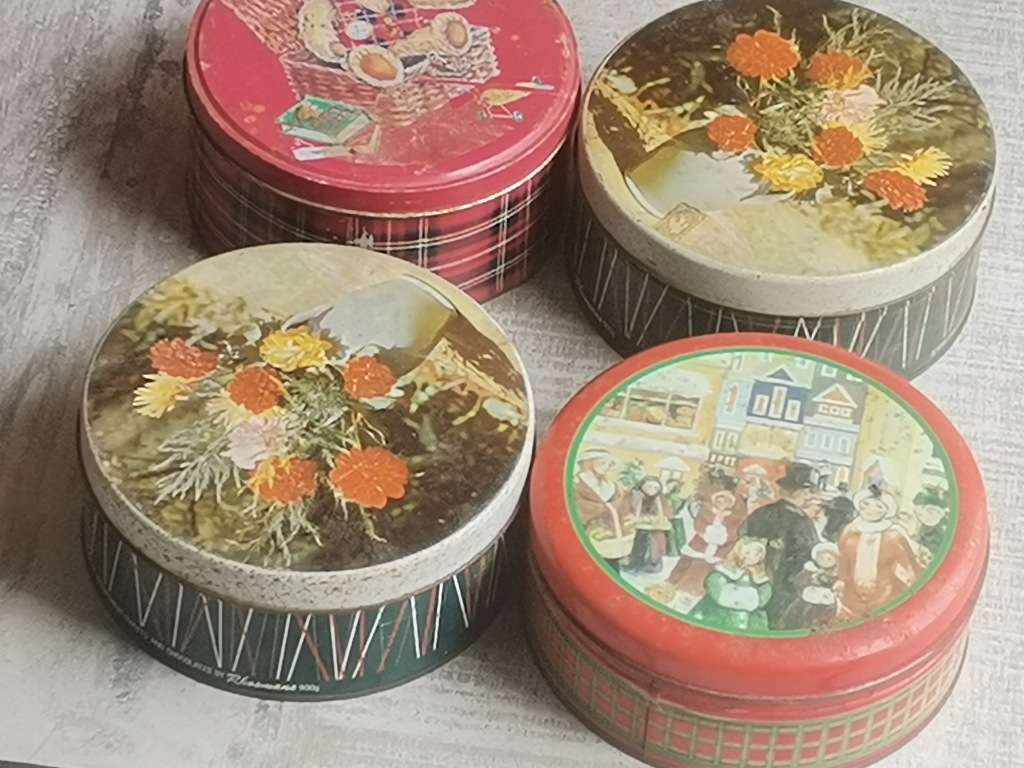 4 x VINTAGE CAKE/BISCUIT TINS - BIDDING FOR ALL