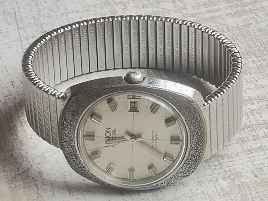 VINTAGE MENS SWISS MADE UNION SPECIAL AUTOMATIC WATCH IN EXCELLENT WORKING CONDITION
