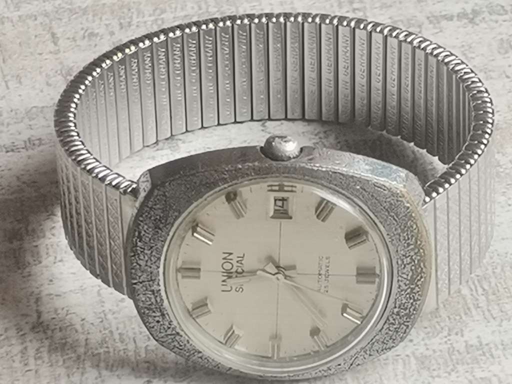 VINTAGE MENS SWISS MADE UNION SPECIAL AUTOMATIC WATCH IN EXCELLENT WORKING CONDITION