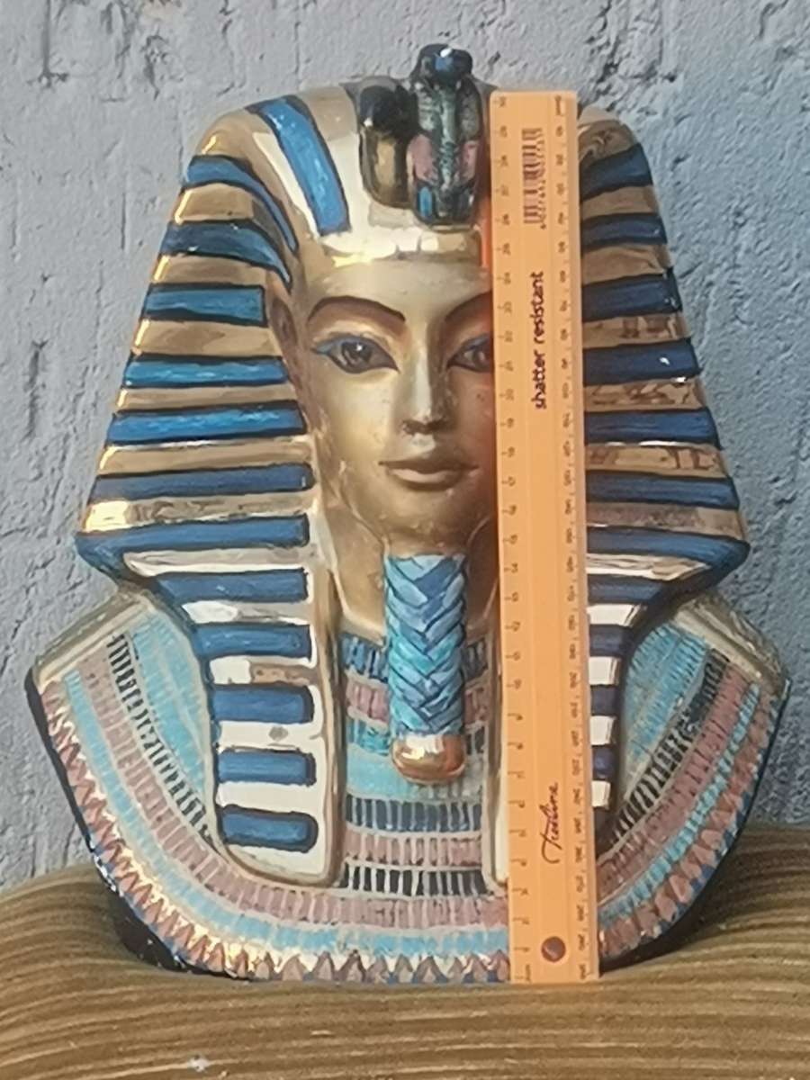 ANCIENT AND HIGHLY COLLECTABLE EGYPTIAN THEMED CEREMIC PHARAOH BUST OVER 30CM TALL