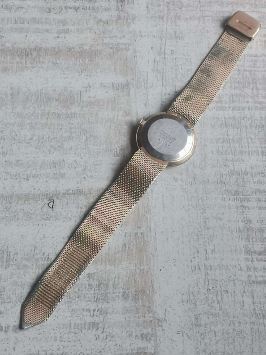 VINTAGE MENS CREATION 17 JEWELS SWISS MADE WATCH IN EXCELLENT WORKING CONDITION