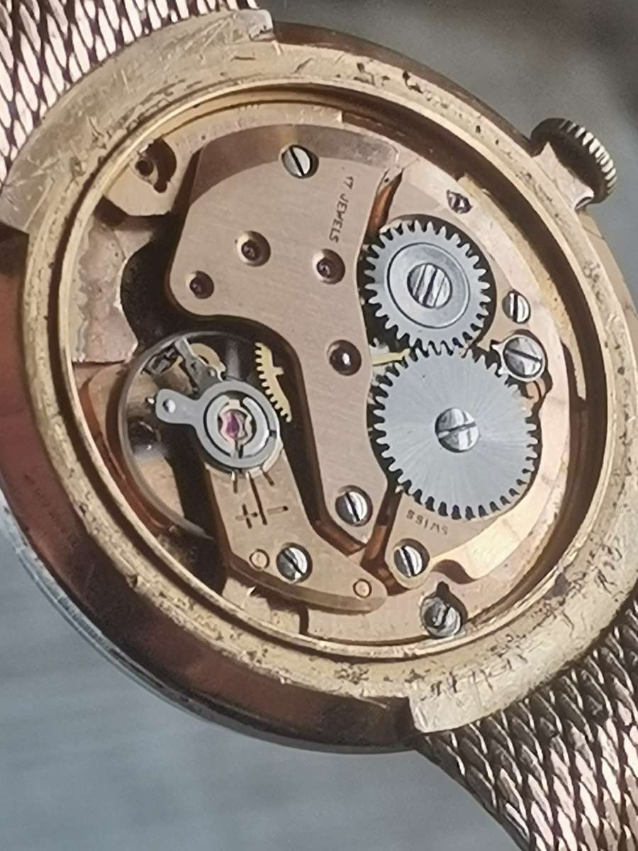 VINTAGE MENS CREATION 17 JEWELS SWISS MADE WATCH IN EXCELLENT WORKING CONDITION