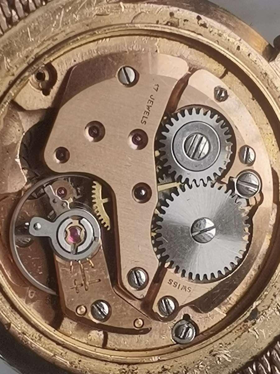 VINTAGE MENS CREATION 17 JEWELS SWISS MADE WATCH IN EXCELLENT WORKING CONDITION