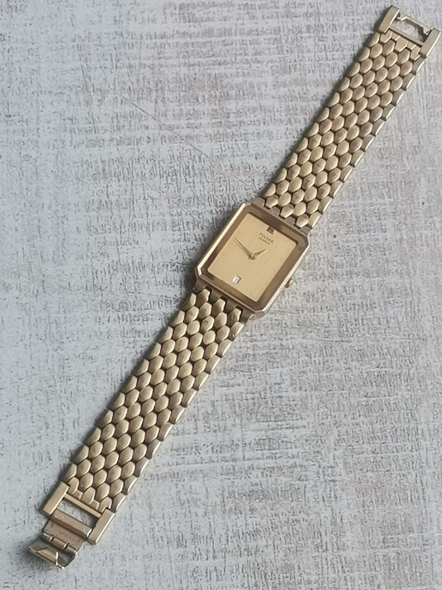 VINTAGE MENS PULSAR GOLD PLATED WATCH IN EXCELLENT WORKING CONDITION