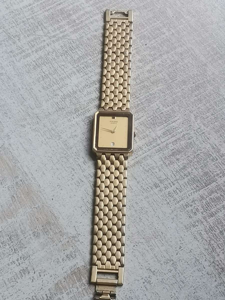 VINTAGE MENS PULSAR GOLD PLATED WATCH IN EXCELLENT WORKING CONDITION