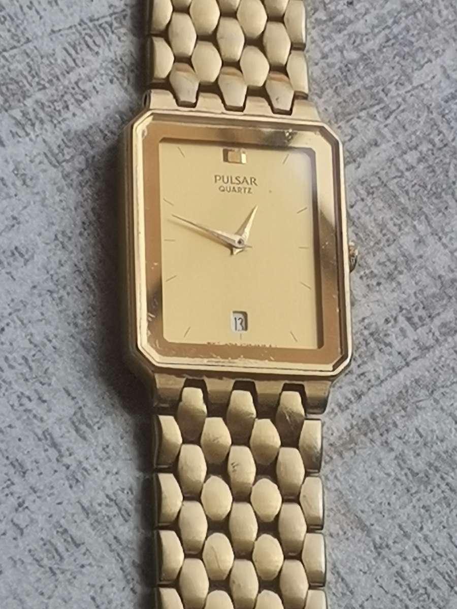 VINTAGE MENS PULSAR GOLD PLATED WATCH IN EXCELLENT WORKING CONDITION