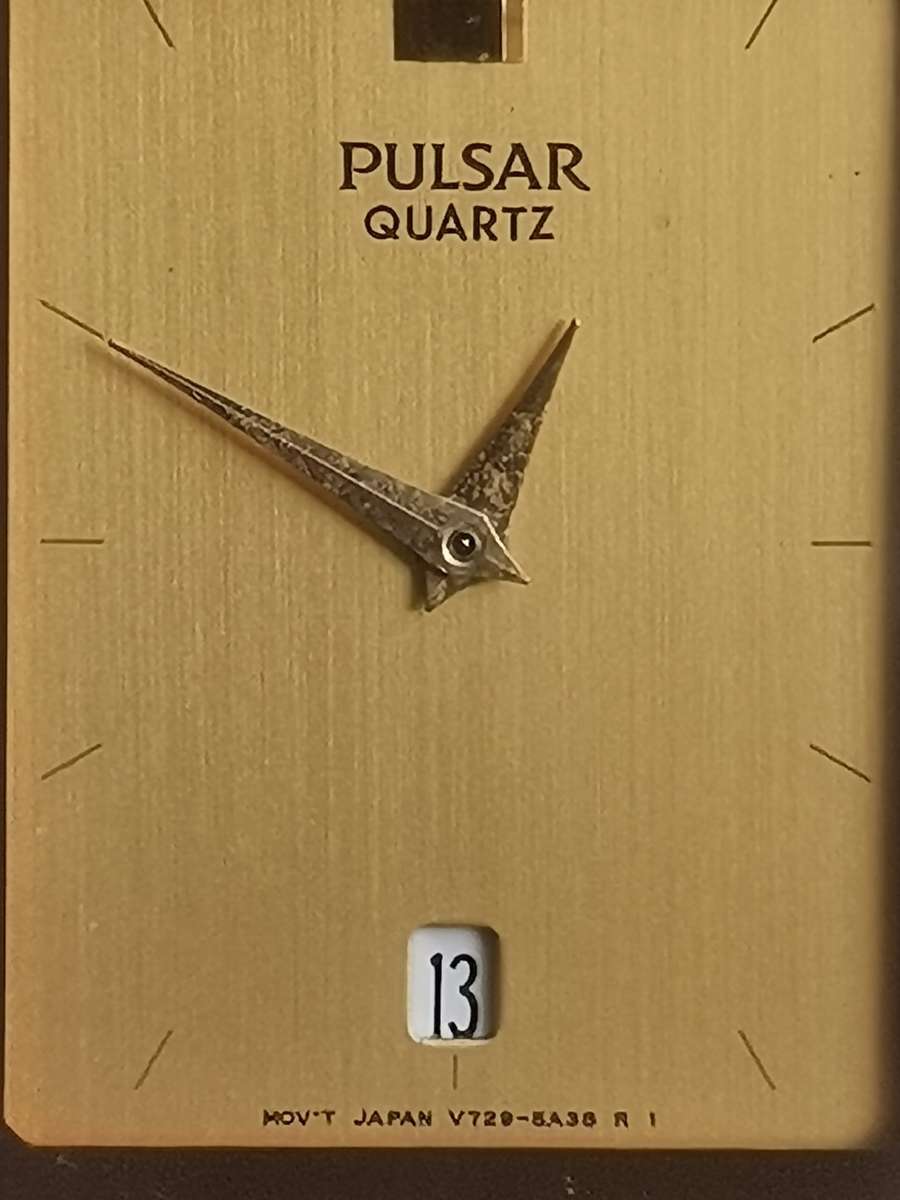 VINTAGE MENS PULSAR GOLD PLATED WATCH IN EXCELLENT WORKING CONDITION