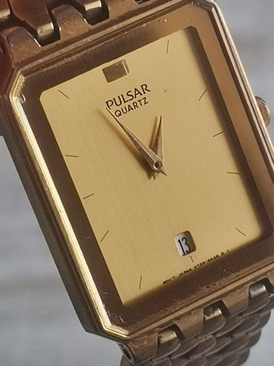 VINTAGE MENS PULSAR GOLD PLATED WATCH IN EXCELLENT WORKING CONDITION