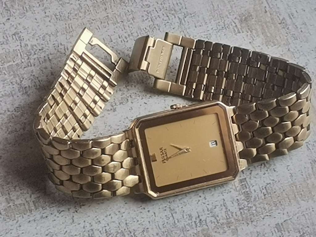 VINTAGE MENS PULSAR GOLD PLATED WATCH IN EXCELLENT WORKING CONDITION