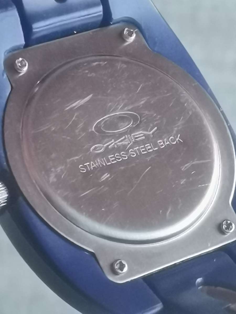 OAKLEY MENS WATCH IN EXCELLENT WORKING CONDITION