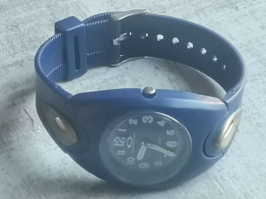 OAKLEY MENS WATCH IN EXCELLENT WORKING CONDITION
