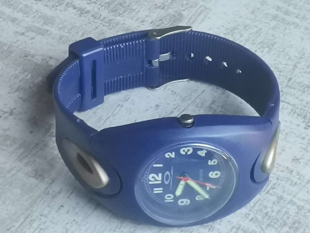OAKLEY MENS WATCH IN EXCELLENT WORKING CONDITION