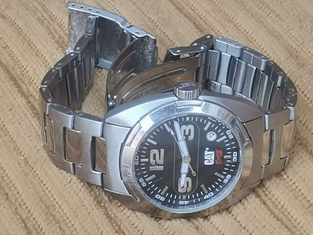 MENS FULL STAINLESS STEEL CATERPILLAR 100M WATCH IN EXCELLENT WORKING CONDITION