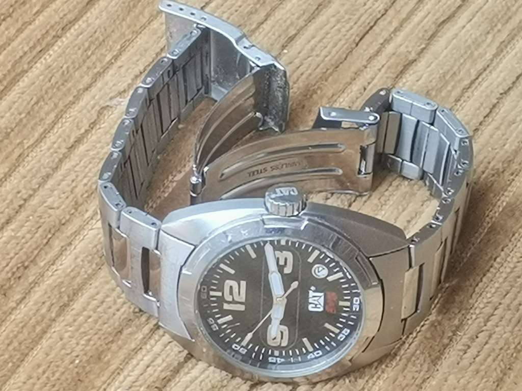 MENS FULL STAINLESS STEEL CATERPILLAR 100M WATCH IN EXCELLENT WORKING CONDITION