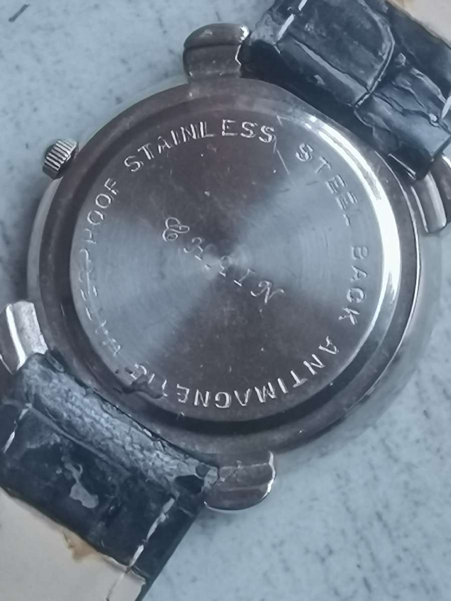 2 x MENS WATCHES IN EXCELLENT WORKING CONDITION - BIDDING FOR BOTH