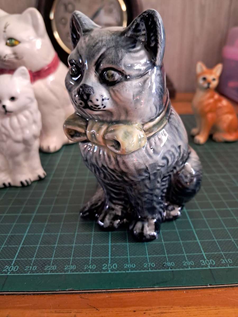 4 x CEREMIC CAT ORNAMENTS IN EXCELLENT CONDITION - BIDDING FOR ALL 4 ITEMS