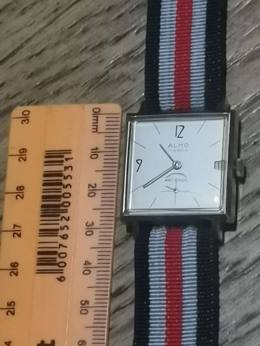 VINTAGE MENS SWISS ALMO MECHANICAL WATCH WITH SUB-SECONDS IN EXCELLENT WORKING CONDITION