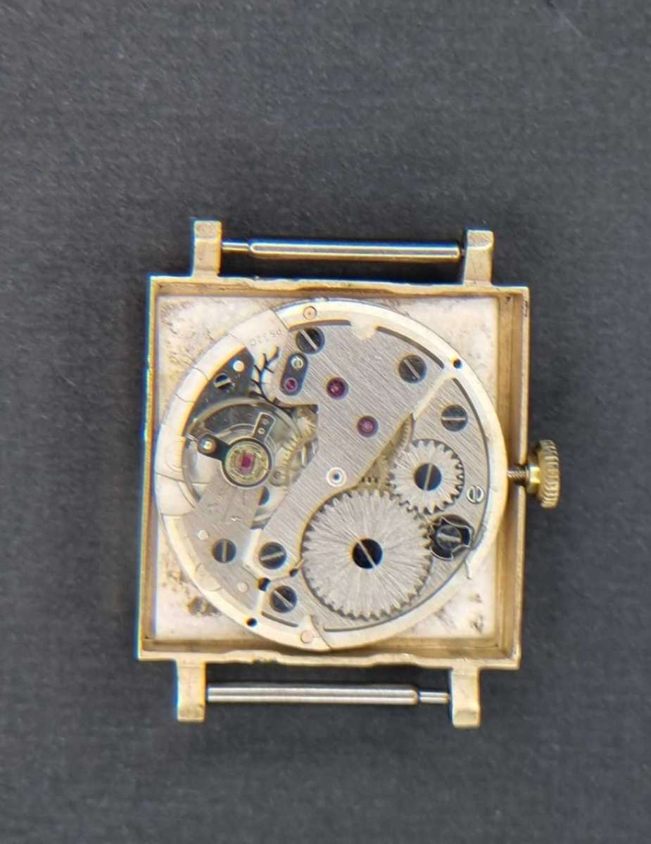 VINTAGE MENS SWISS ALMO MECHANICAL WATCH WITH SUB-SECONDS IN EXCELLENT WORKING CONDITION