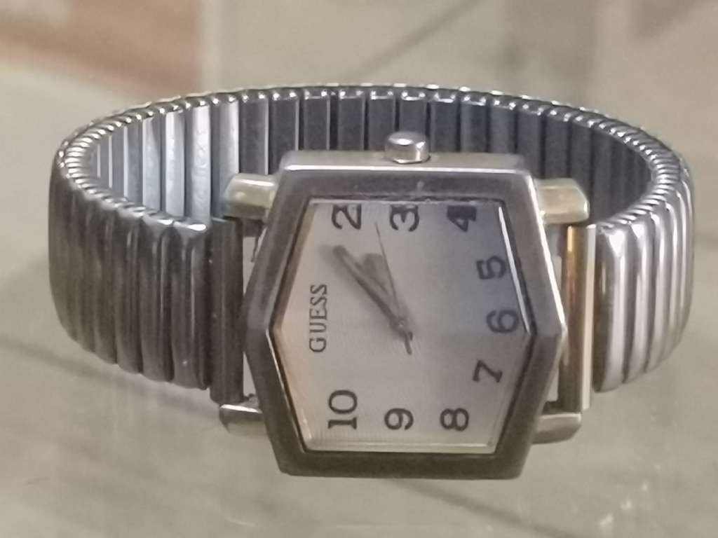 STUNNING GUESS MENS/UNISEX WATCH IN EXCELLENT WORKING CONDITION