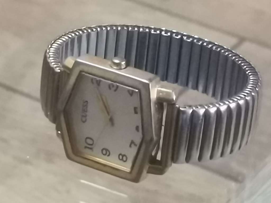 STUNNING GUESS MENS/UNISEX WATCH IN EXCELLENT WORKING CONDITION